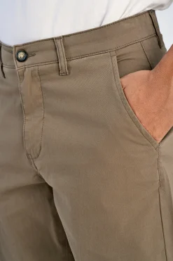 Chinos