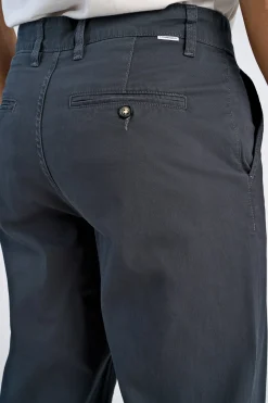Chinos