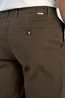 Chinos
